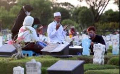 Ziarah Kubur dan 'Nyekar' Jelang Ramadhan